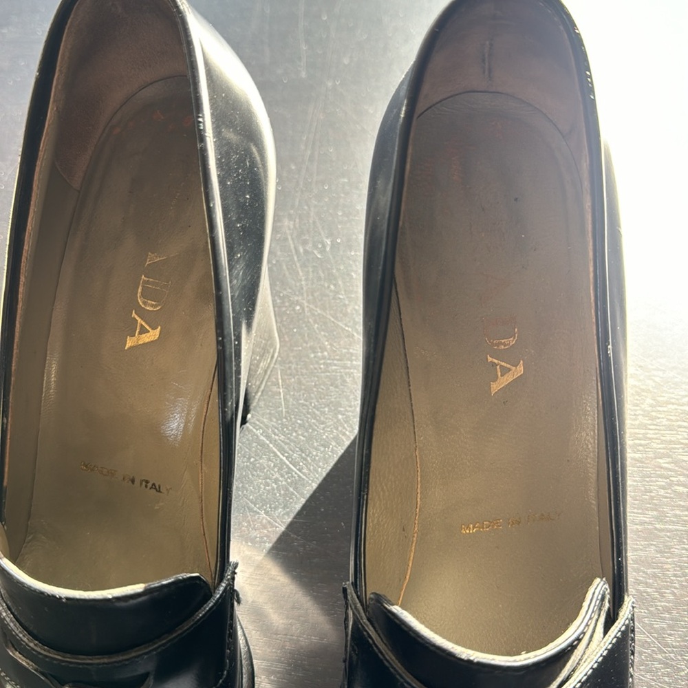 Prada pumps size 38.5, re-soled and new heel pads, excellent condition - Picture 3 of 6